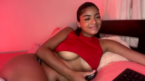 Snapshot of carlymonroee_ chatting on February 11, 4:44 am Littlecarly online show from February 11, 4:44 am