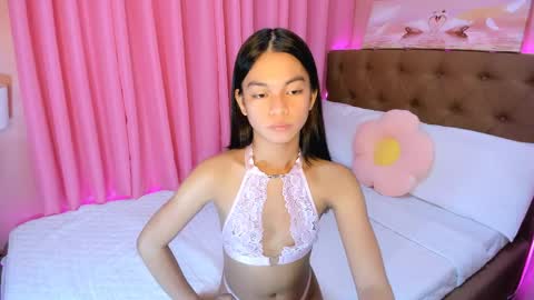 Snapshot of carmella_amethyst chatting on April 9, 2:00 pm CARMELLA online show from April 9, 2:00 pm