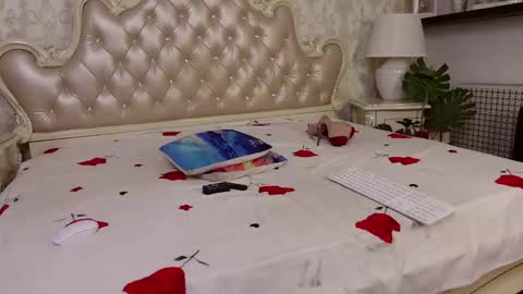 Snapshot of carmellaangel chatting on December 15, 9:57 am CarmellaAngel online show from December 15, 9:57 am