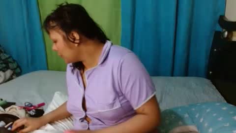 Snapshot of carol_lil1 chatting on February 1, 7:40 am carol_lil1 online show from February 1, 7:40 am