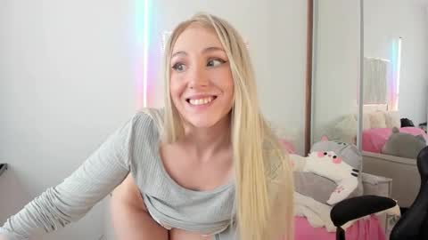 Snapshot of carol_may_ chatting on March 5, 7:26 am carol_may_ online show from March 5, 7:26 am