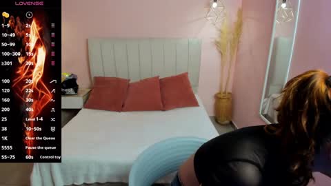 Snapshot of carol_pinter chatting on December 12, 5:42 am Carol online show from December 12, 5:42 am