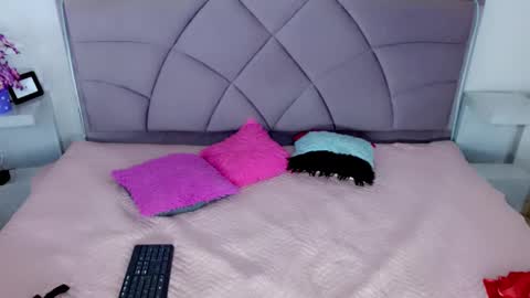 Snapshot of carolaine01 chatting on October 29, 8:32 pm Carolaine01 online show from October 29, 8:32 pm