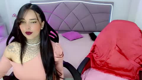 Snapshot of carolaine01 chatting on December 18, 4:24 pm Carolaine01 online show from December 18, 4:24 pm