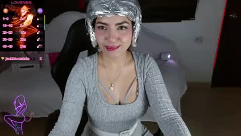 Caroline online show from June 6, 2:11 pm
