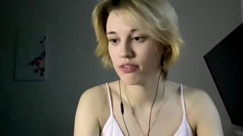 Snapshot of carolcaci chatting on November 15, 9:06 am Call me Carol online show from November 15, 9:06 am