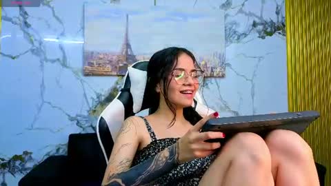 Snapshot of carolina11_pm chatting on June 30, 9:49 pm CAROLINA online show from June 30, 9:49 pm