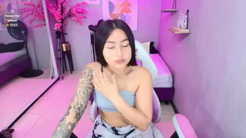 Snapshot of carolina_cherry chatting on May 6, 12:43 pm CAROLINA. online show from May 6, 12:43 pm