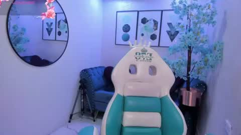 Snapshot of carolina_cherry chatting on July 6, 12:46 pm CAROLINA. online show from July 6, 12:46 pm