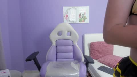 Snapshot of carolina_latinlady chatting on January 29, 11:35 pm Carolina online show from January 29, 11:35 pm