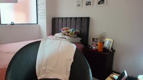 carolina_zaens online show from October 15, 5:35 pm