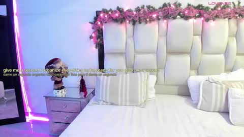 Snapshot of carolinafox_ chatting on December 7, 12:08 am caroline online show from December 7, 12:08 am