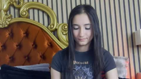 Snapshot of carolinahart chatting on June 13, 5:27 am carolinahart online show from June 13, 5:27 am