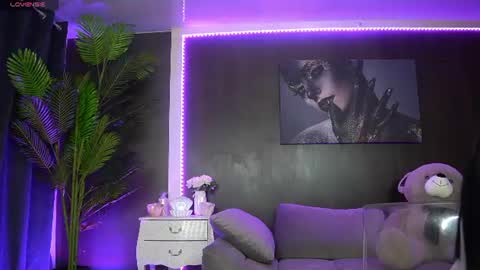Snapshot of carolinapetra chatting on July 23, 6:00 am Mellany online show from July 23, 6:00 am