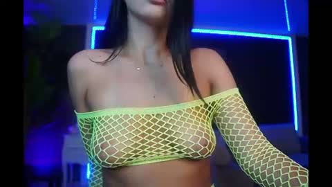 Snapshot of carolinapetra chatting on August 4, 5:10 am Mellany online show from August 4, 5:10 am
