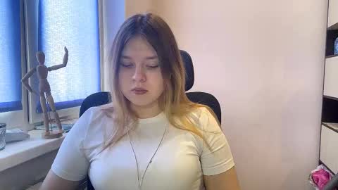 carolindueno online show from February 22, 7:40 am