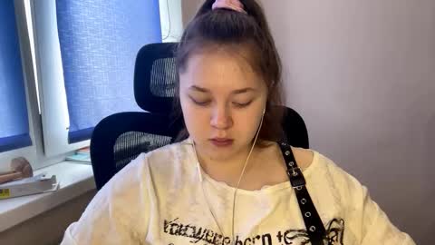 carolindueno online show from March 7, 8:00 am