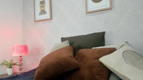Snapshot of caroline_dh chatting on October 6, 10:12 am Caroline online show from October 6, 10:12 am