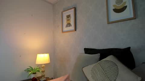  Caroline  online show from November 14, 11:42 am