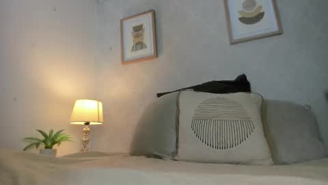 Snapshot of caroline_dh chatting on May 4, 10:55 am Caroline online show from May 4, 10:55 am