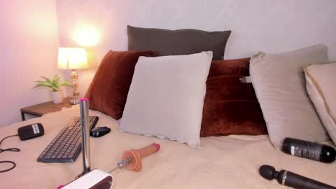 Snapshot of caroline_dh chatting on May 19, 11:38 am Caroline online show from May 19, 11:38 am