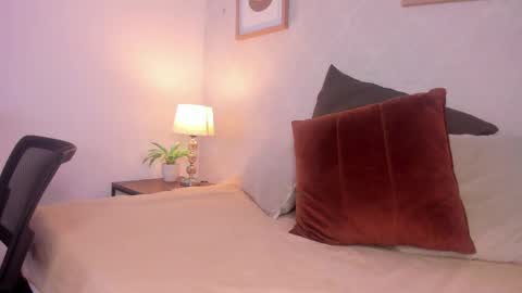 Snapshot of caroline_dh chatting on May 23, 11:36 am Caroline online show from May 23, 11:36 am