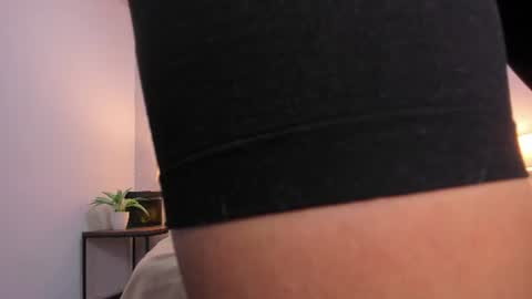 Snapshot of caroline_dh chatting on June 27, 11:37 am Caroline online show from June 27, 11:37 am