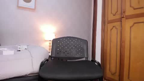 Snapshot of caroline_dh chatting on July 25, 11:30 am Caroline online show from July 25, 11:30 am