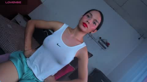 Snapshot of caroline_east chatting on July 22, 1:41 am caroline_east online show from July 22, 1:41 am