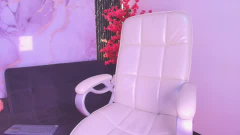 caroline_foster1 online show from November 18, 12:09 pm