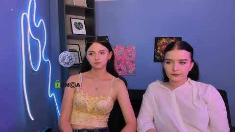 Snapshot of caroline_honeyy chatting on May 21, 10:55 am Caroline online show from May 21, 10:55 am