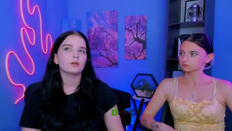 Snapshot of caroline_honeyy chatting on May 22, 11:38 am Caroline online show from May 22, 11:38 am