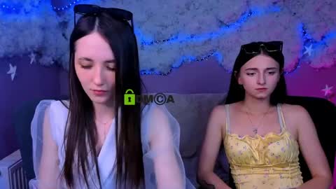 Snapshot of caroline_honeyy chatting on June 1, 7:26 pm Caroline online show from June 1, 7:26 pm