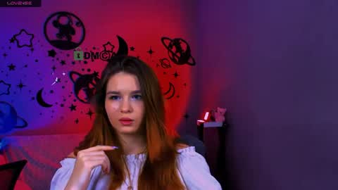 Snapshot of caroline_honeyy chatting on July 5, 9:49 am Caroline online show from July 5, 9:49 am