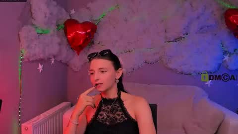 Snapshot of caroline_honeyy chatting on July 16, 6:58 pm Caroline online show from July 16, 6:58 pm