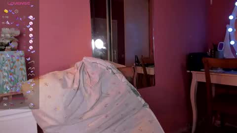 Snapshot of caroline_kiparis chatting on September 22, 8:44 pm Caro online show from September 22, 8:44 pm