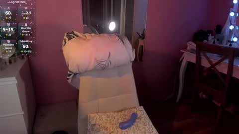 Snapshot of caroline_kiparis chatting on May 13, 9:55 pm Caro online show from May 13, 9:55 pm