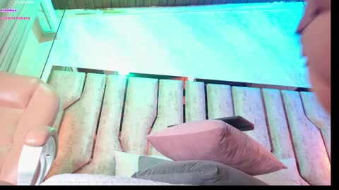 Snapshot of caroline_palmerr chatting on December 21, 3:24 am Carolina online show from December 21, 3:24 am