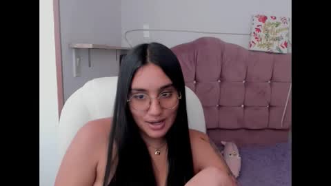 caroline_rodriguez_9 online show from December 13, 7:53 pm