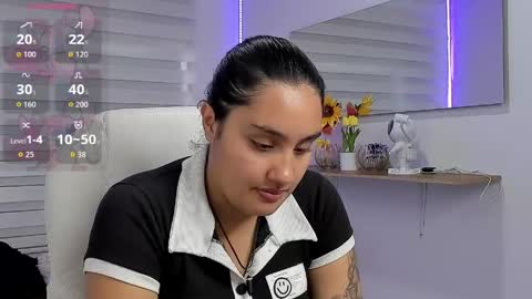 caroline_rodriguez_9 online show from April 24, 7:05 pm