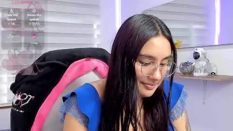 caroline_rodriguez_9 online show from April 27, 7:01 pm
