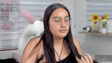 Snapshot of caroline_rodriguez_9 chatting on May 9, 7:19 pm caroline_rodriguez_9 online show from May 9, 7:19 pm