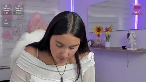 Snapshot of caroline_rodriguez_9 chatting on May 15, 6:59 pm caroline_rodriguez_9 online show from May 15, 6:59 pm