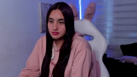 Snapshot of caroline_rodriguez_9 chatting on June 19, 7:06 pm caroline_rodriguez_9 online show from June 19, 7:06 pm