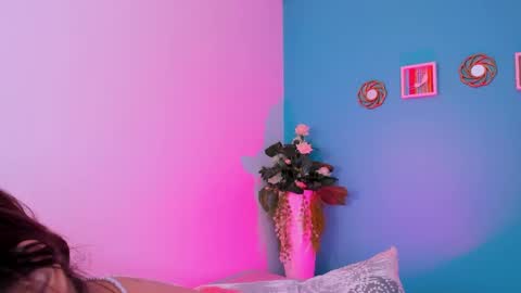 Snapshot of carolineegarcia chatting on February 21, 5:09 pm CarolineeGarcia online show from February 21, 5:09 pm