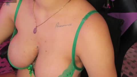 Snapshot of carolineegarcia chatting on May 6, 10:31 am CarolineeGarcia online show from May 6, 10:31 am