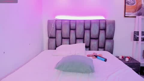 Snapshot of carolinemiller1 chatting on February 2, 7:23 pm Caro online show from February 2, 7:23 pm