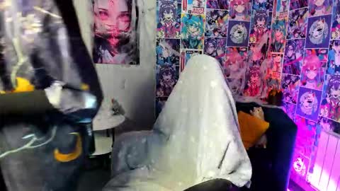 Snapshot of carolinerichter chatting on October 27, 3:32 am CarolineRichter online show from October 27, 3:32 am