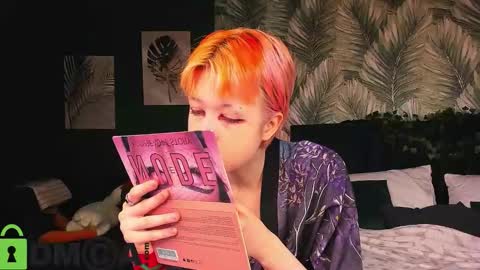 Snapshot of carolinerichter chatting on December 14, 2:06 am CarolineRichter online show from December 14, 2:06 am