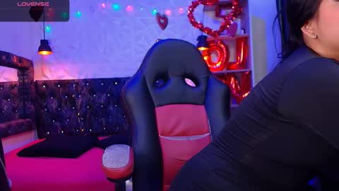 Snapshot of carolinescoth_dl chatting on March 2, 5:25 pm Caroline Scoth online show from March 2, 5:25 pm